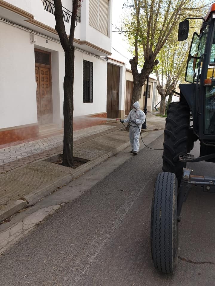 Villarta desinfecta sus calles y lugares de tránsito