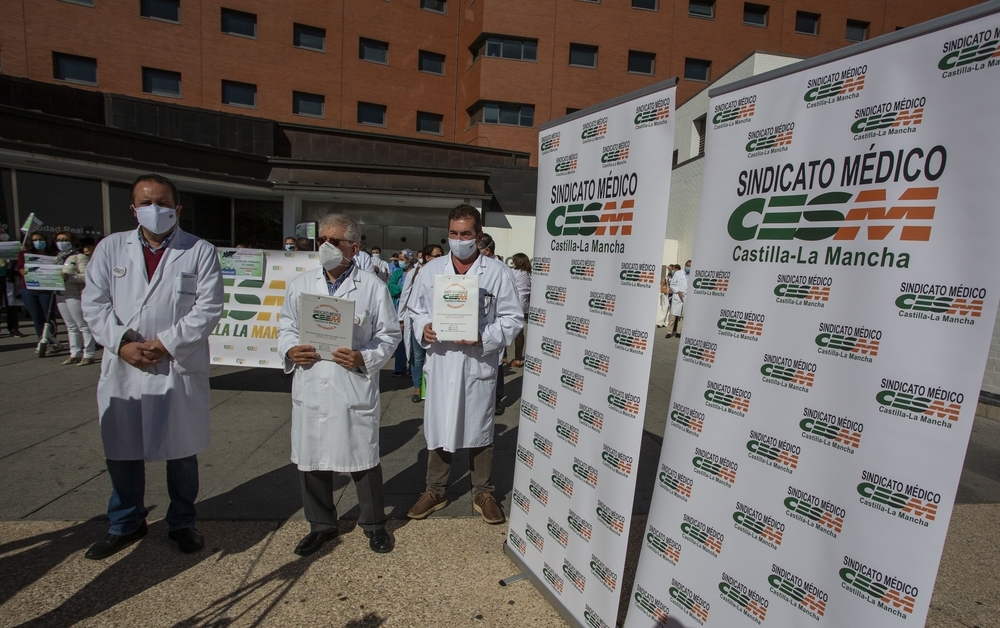 Los médicos piden un gran pacto por la sanidad en su huelga