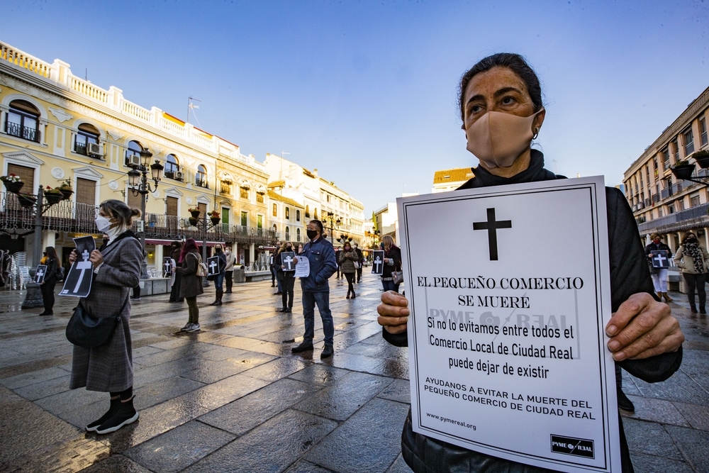 El pequeño comercio se viste de luto