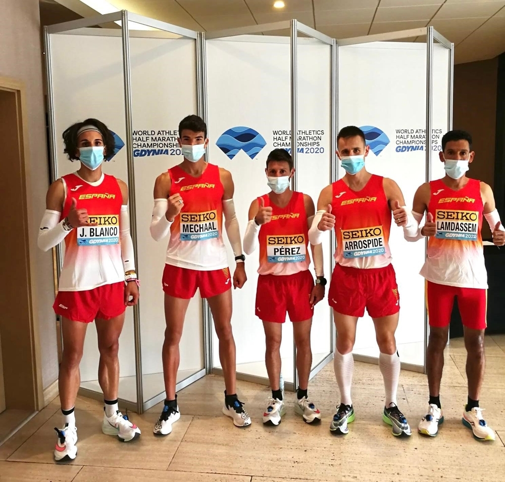 Integrantes de la selección española masculina en el Mundial de Media Maratón.