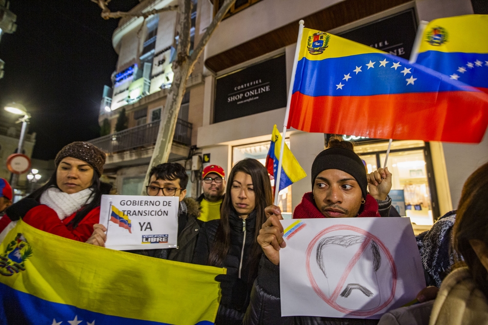 Concentración de venezolanos en ciudad real en apoyo a Juan Guaidó presidente interino, protesta de los venezolanos en ciudad real contra Maduro  / RUEDA VILLAVERDE