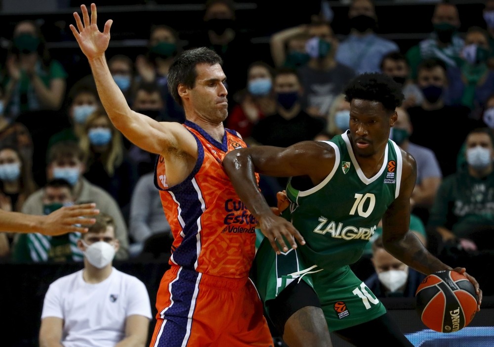 El Valencia salta la banca en el Zalgirio Arena
