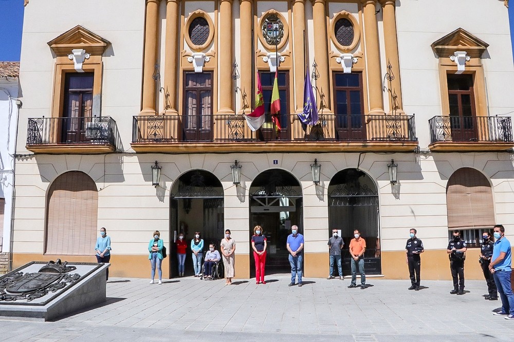 Un minuto de silencio en memoria de los fallecidos