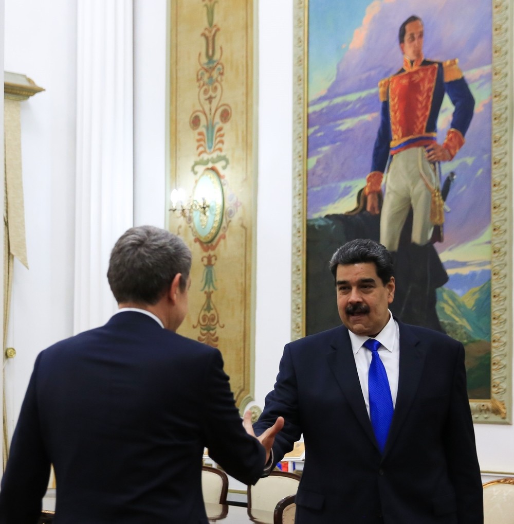 Zapatero se reúne con Maduro y Delcy Rodríguez en Caracas