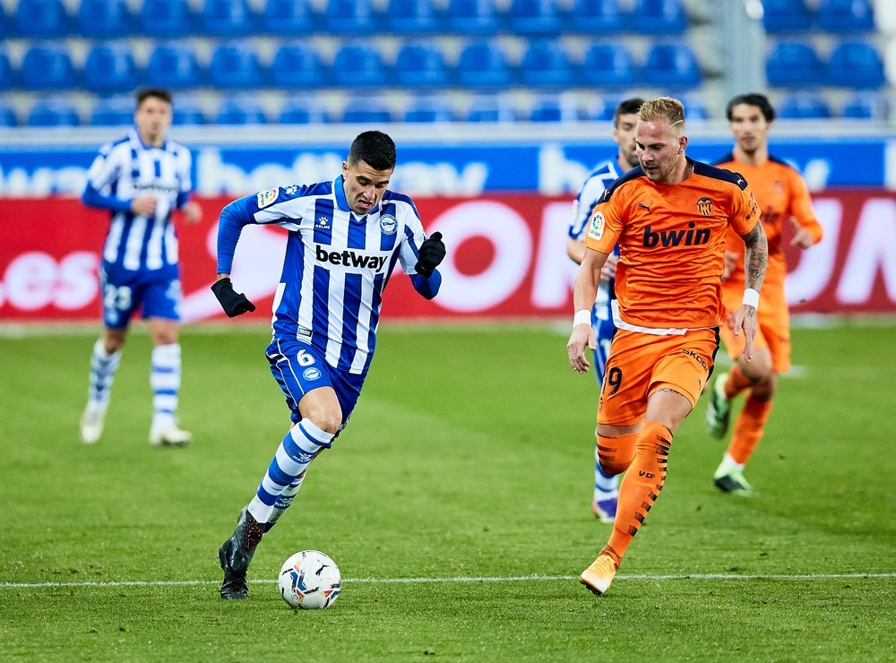 El Valencia roza la remontada ante el Alavés