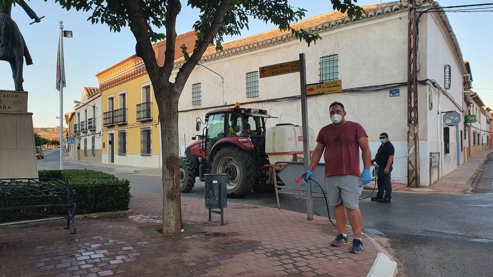 Más de 60 voluntarios realizan fumigaciones en Granátula 