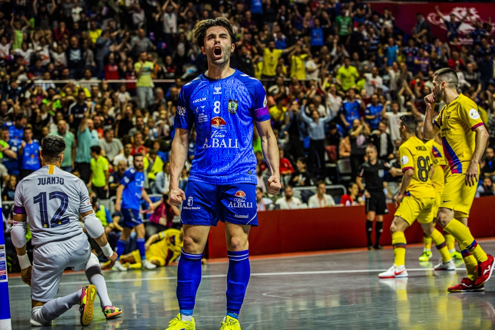 Final de la Copa de España en malaga entre el Barcelona y el Viña Albali valdepeñas de futbol sala  / RUEDA VILLAVERDE