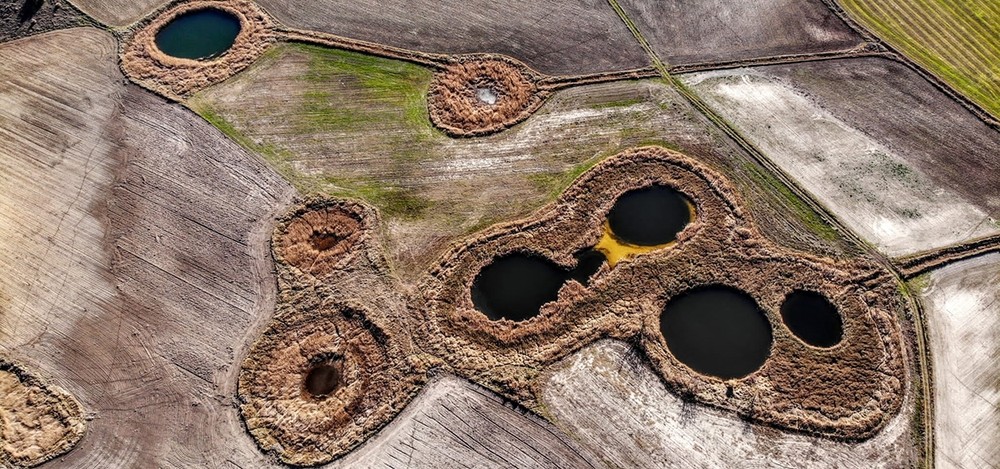 Vista aérea de unos de los conjuntos de dolinas que forman el complejo lagunar