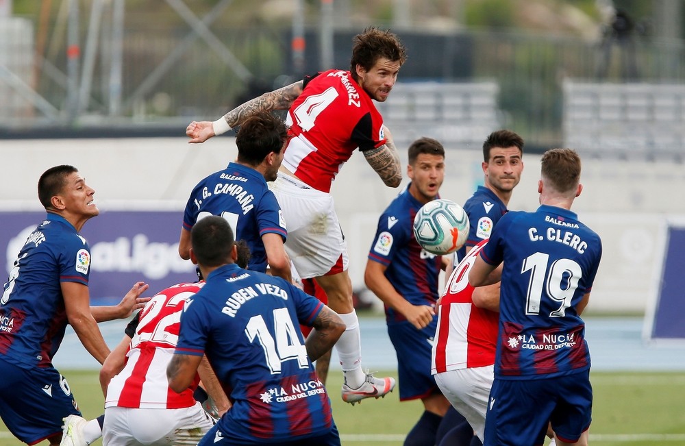 Raúl García mantiene viva la llama europea del Athletic
