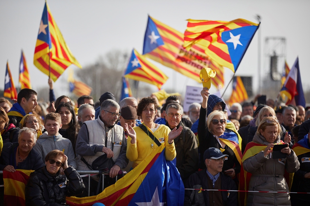 El expresidente Carles Puigdemont protagoniza un acto politico en Perpiñán  / DAVID BORRAT