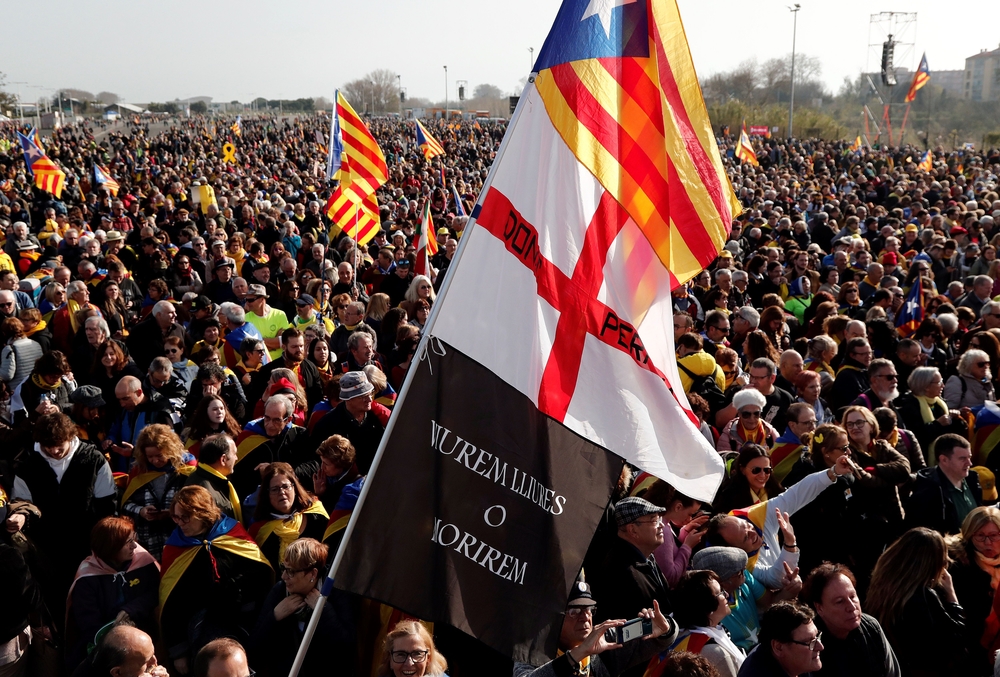 Carles Puigdemont political rally in Perpignan  / GUILLAUME HORCAJUELO