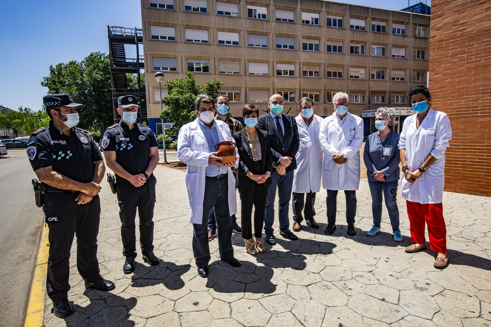 Santo Voto de Puertollano, reparto de comida, en las ollas de barro, coronavirus, pandemia  / RUEDA VILLAVERDE