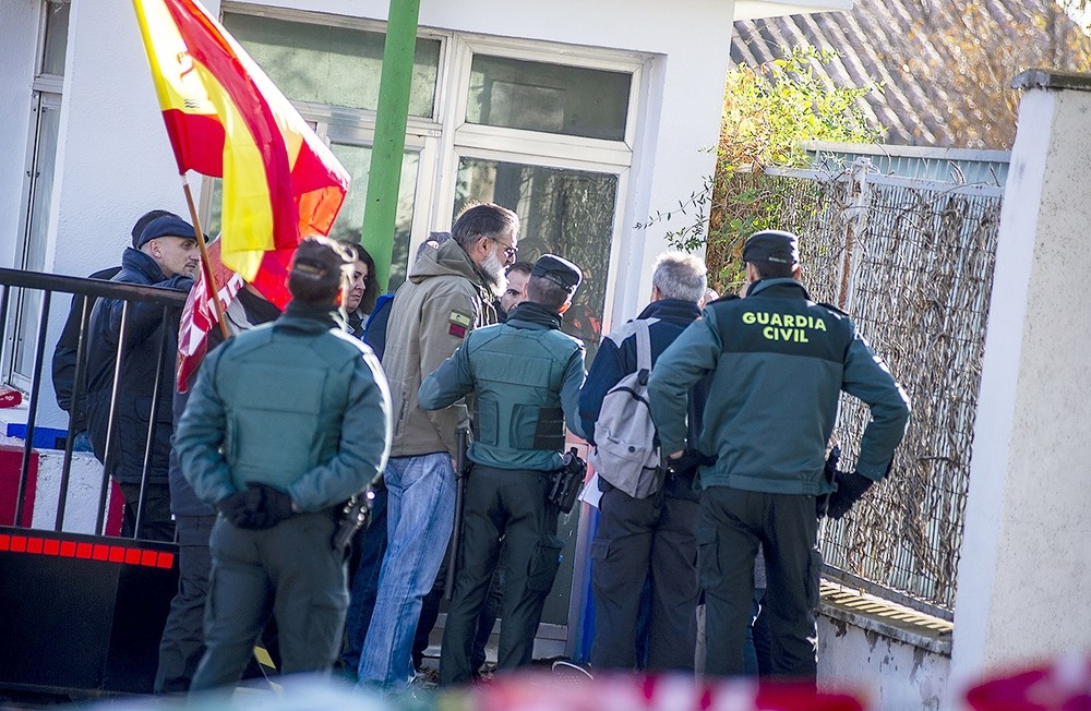 Guardias civiles, en Herrera de La Mancha durante la prestación de un servicio