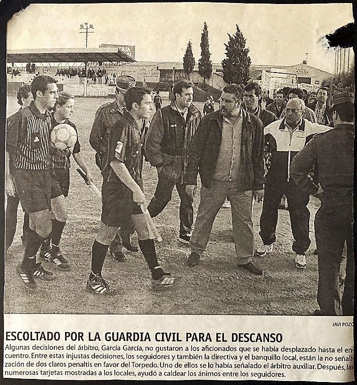 Publicación en La Tribuna de una imagen en la que Marisa Villa aparece como asistente en un partido de Tercera División.