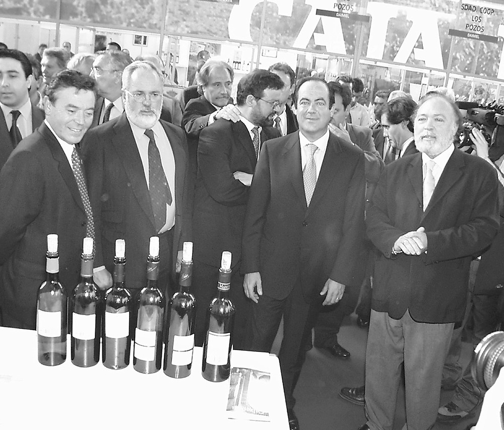 La inaguración de Fenavin contó con la presencia del ministro de Agricultura, Miguel Arias Cañete, (segundo izquierda) y José Bono, (segundo por la derecha).