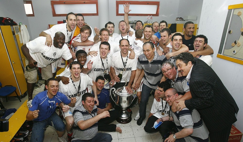 La plantilla del BM Ciudad Real festeja su tercera Liga de Campeones, conquistada en la campaña 2008-09.