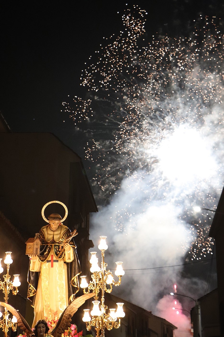Almodóvar se vuelca con la procesión de San Juan Bautista