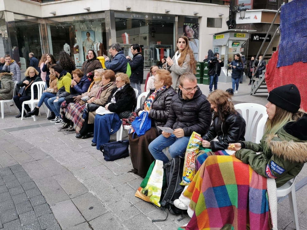 3.500 personas desfilan en el Domingo de Piñata