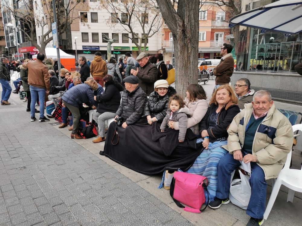 3.500 personas desfilan en el Domingo de Piñata