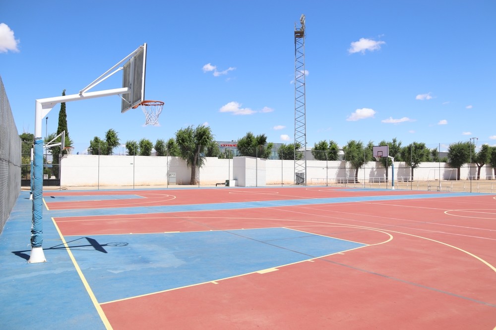 Reabren las pistas de baloncesto del polideportivo