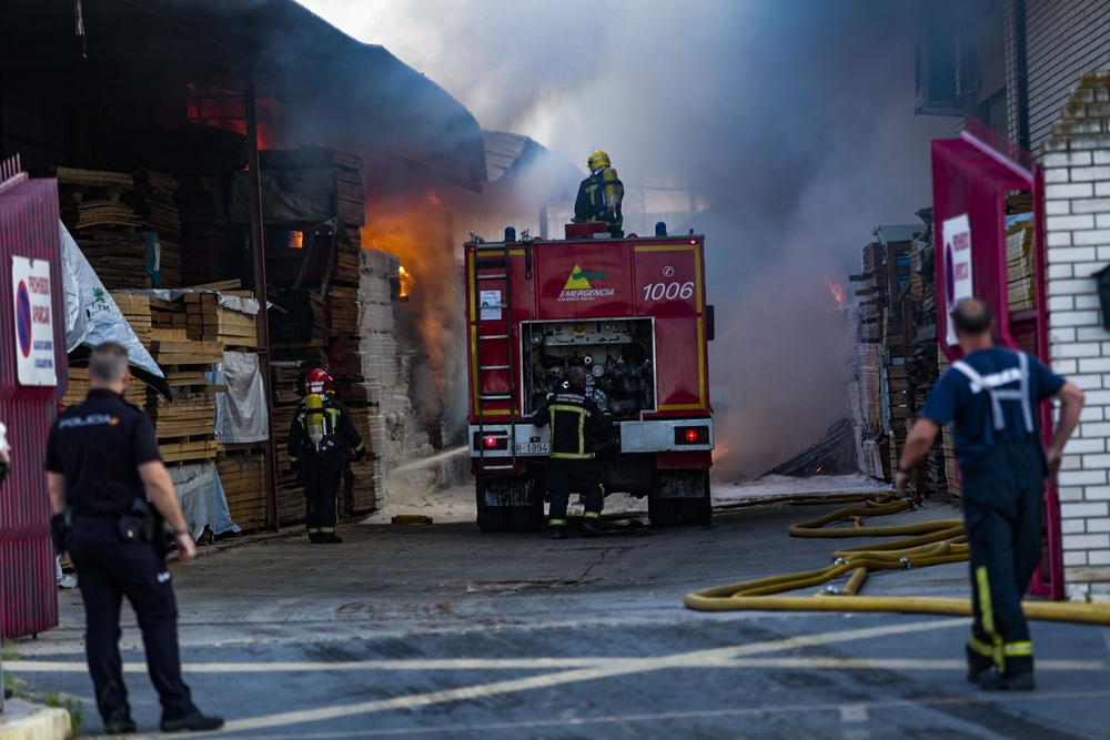 Aparatoso incendio en una empresa de madera de Ciudad Real