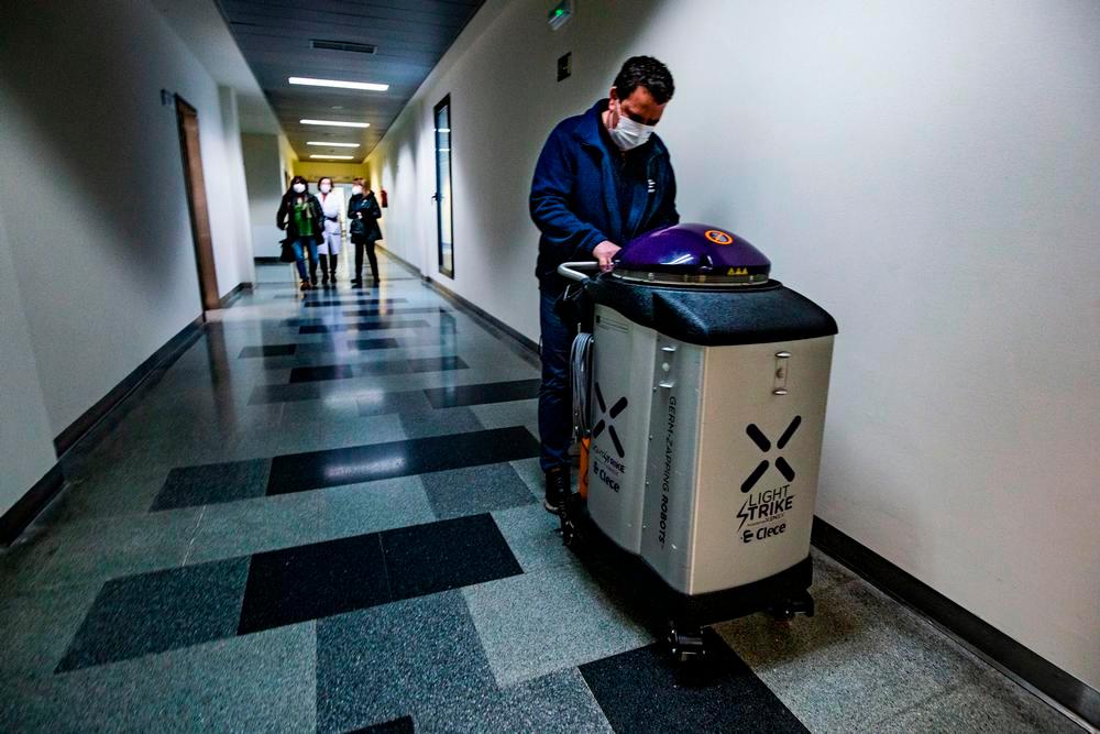 Un robot para limpiar y frenar el coronavirus