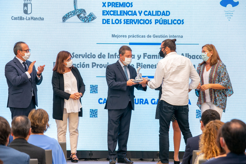 Los servicios públicos se merecen un premio