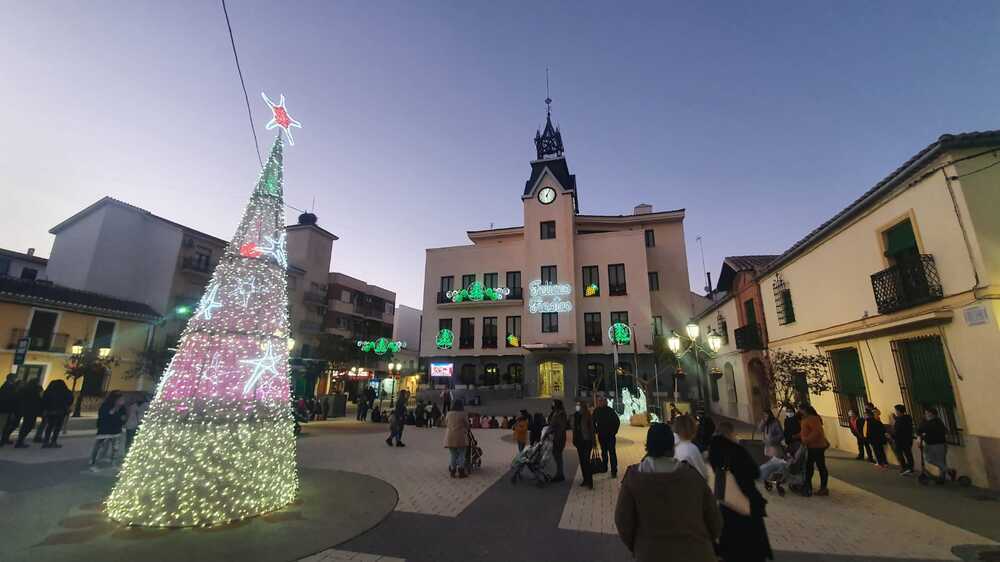 Encendido navideño en la Plaza de España en Calzada de Calatrava.