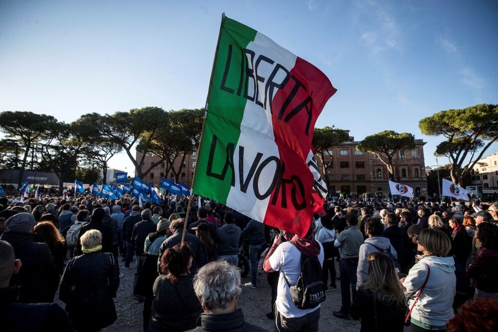 No Green Pass demonstration in Rome  / ANGELO CARCONI