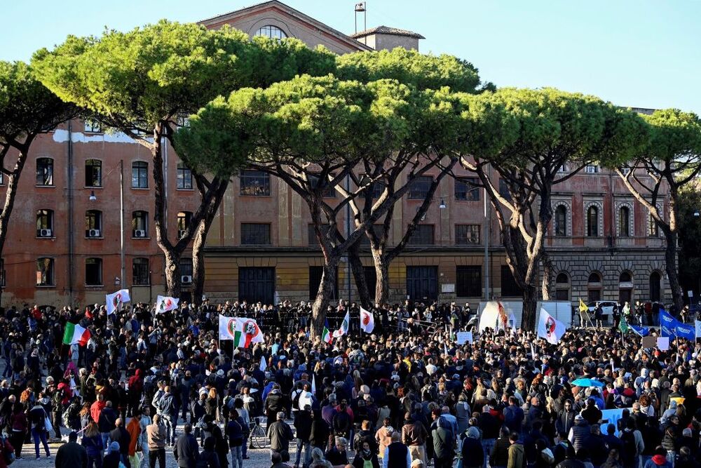 No Green Pass demonstration in Rome  / RICCARDO ANTIMIANI