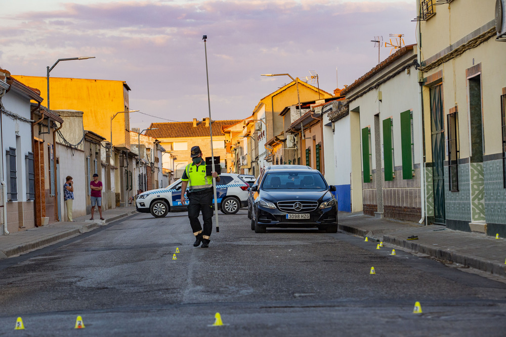 reconstrucción del accidente mortal en Argamasilla de Alba con 3 fallecidos o trés muertos a cargo de la Guardia Civil  de Reconstrucción de accidentes ERAT, con familiares del fallecido Gonzálo en el lugar del acciddnte, accidednte mortal con 3 muert  / RUEDA VILLAVERDE