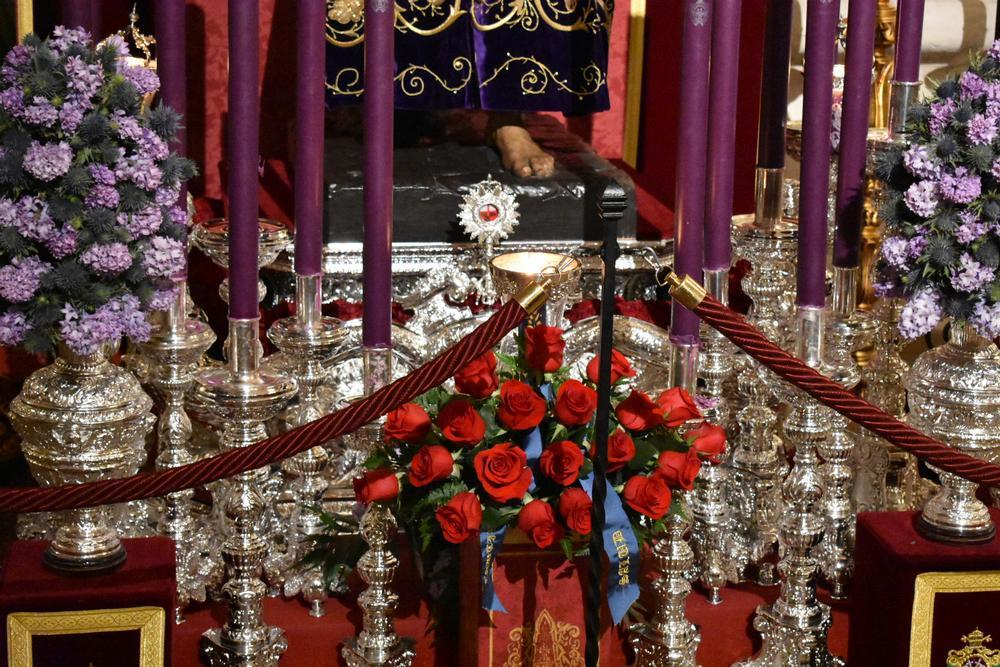 El Nazareno preside desde un altar el Domingo de Pasión