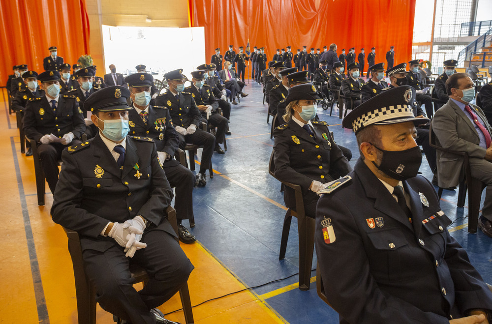Agentes de la Policía Nacional y Local durante el acto institucional de los Ángeles Custodios