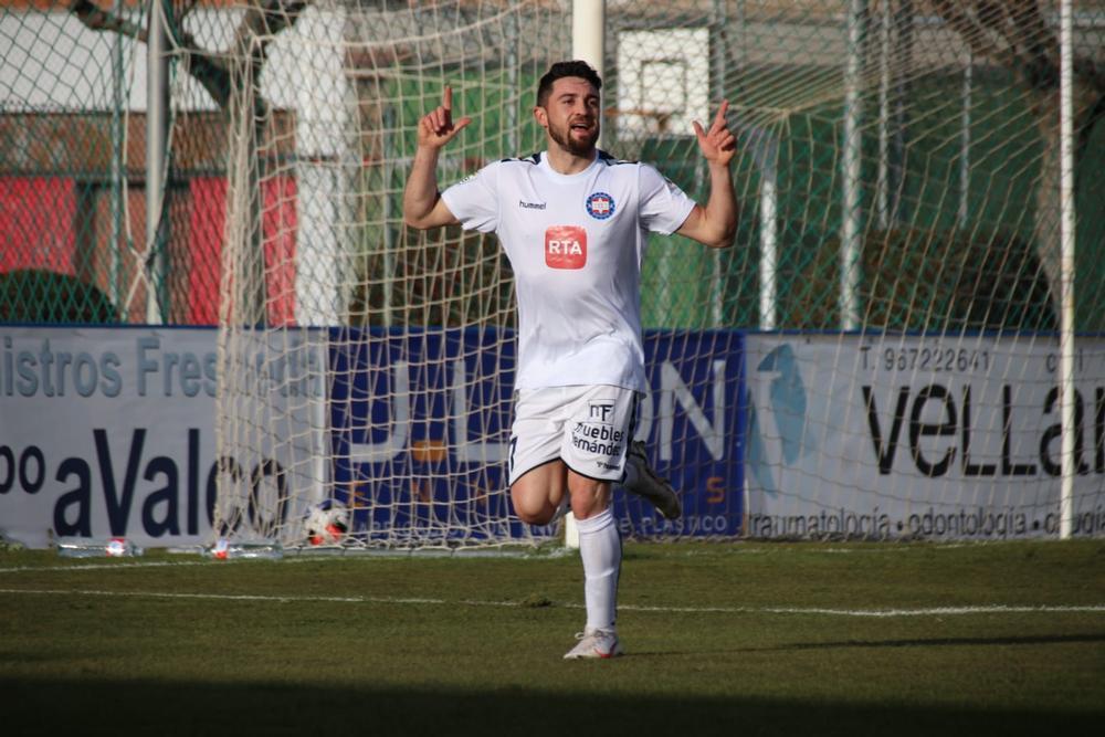 Iván Limón, celebrando un gol.