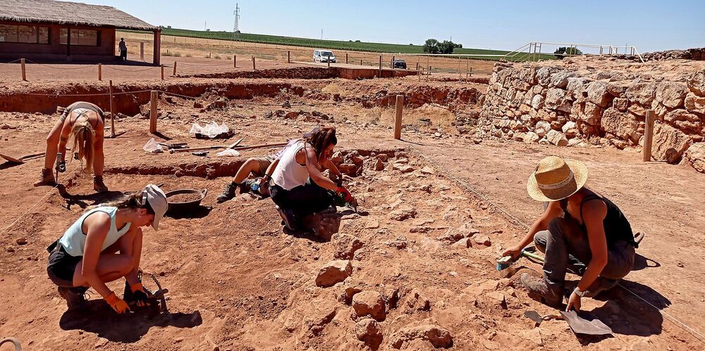 La Motilla del Azuer saca a la luz un puñal metálico