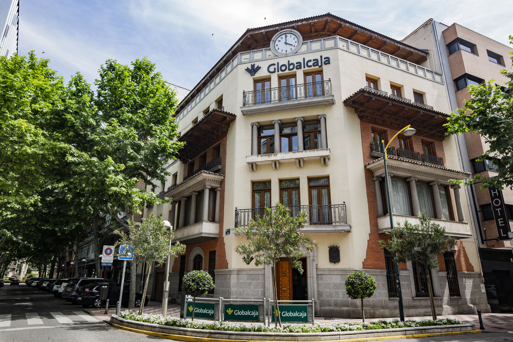 El antiguo sanatorio convertido en sede bancaria | Noticias La de Ciudad Real