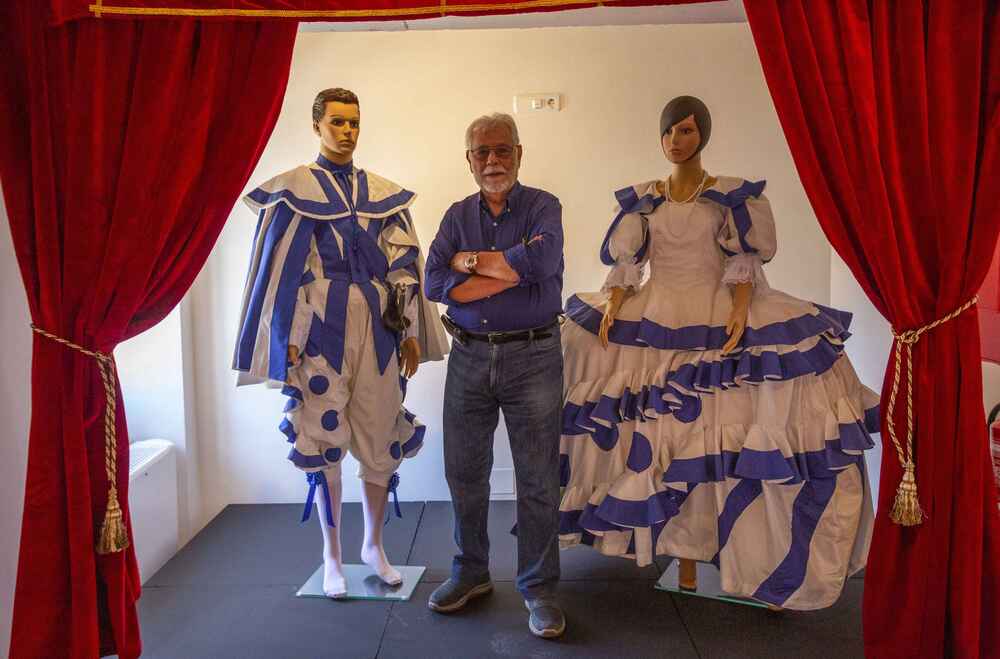 Manuel Canseco dona parte de su obra al Patio de Comedias de Torralba