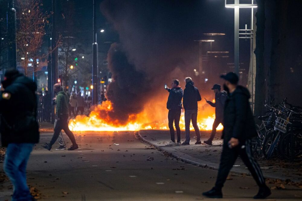 Riots in Rotterdam at protest against the 2G policy  / VLN NIEUWS
