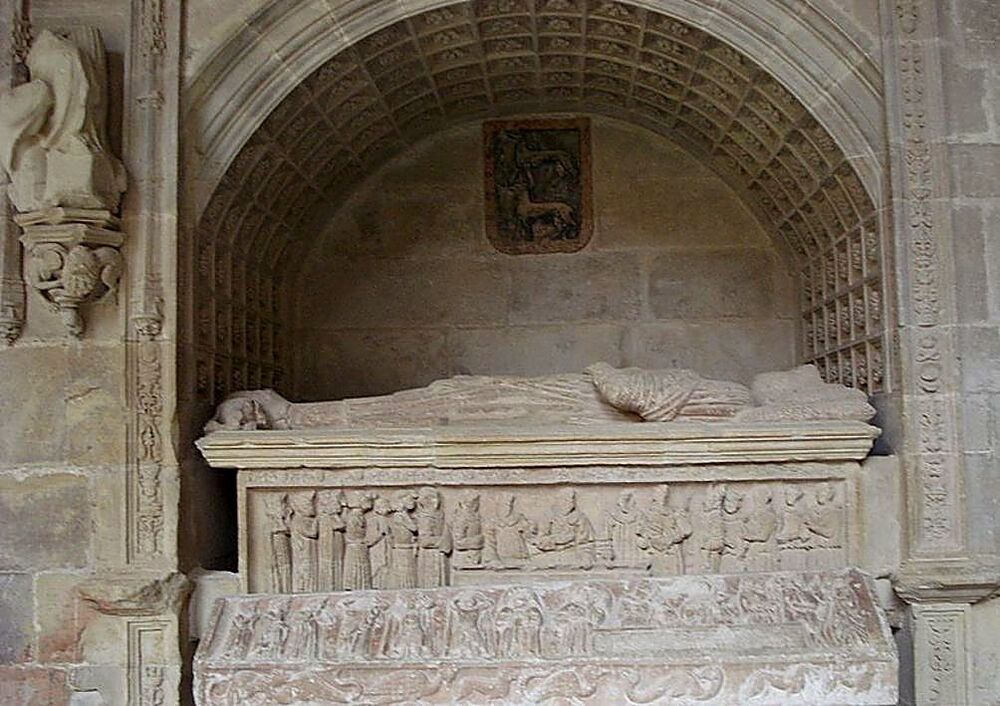 Sepulcro donde descansa el que fue alférez real de Alfonso VIII. 