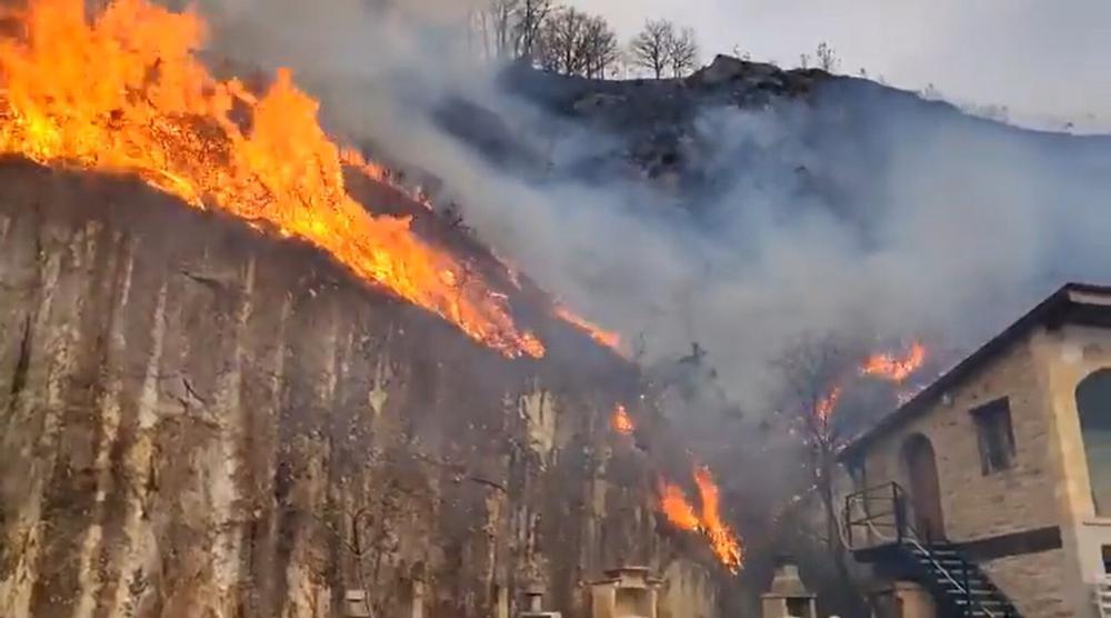 Declarado un incendio de grandes dimensiones en Navarra