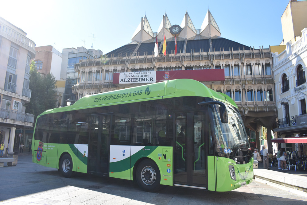 El nuevo bus a las pedanías reduce 5 veces sus emisiones 