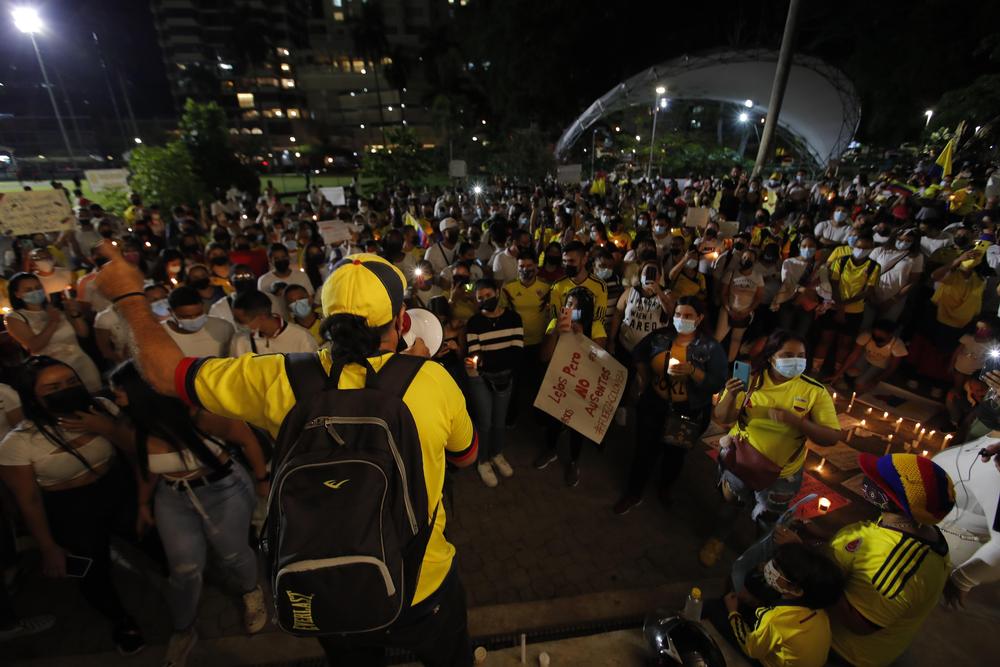 Colombianos residentes en Panamá encienden velas por la unidad de Colombia  / BIENVENIDO VELASCO