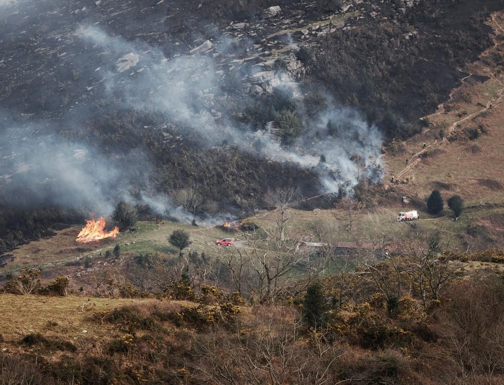 Estabilizan el incendio que afecta a Navarra y Guipúzcoa