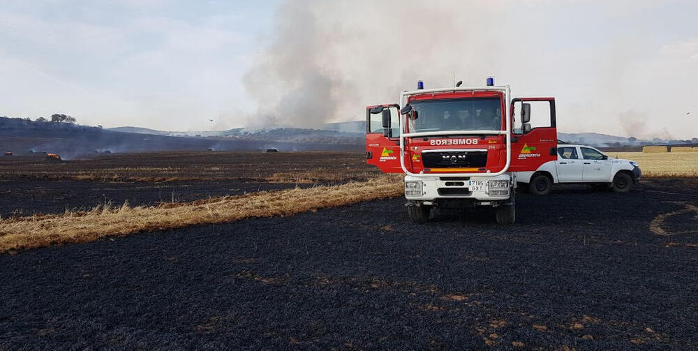 Siguen tareas para controlar incendio en Corral de Calatrava