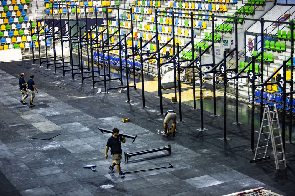 Operarios trabajando en el pabellón Quijote Arena este miércoles.