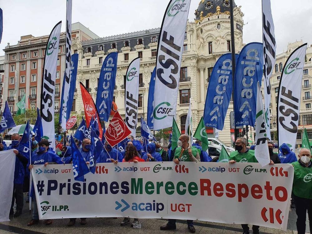 Trabajadores de prisiones exigen en Madrid mejoras laborales