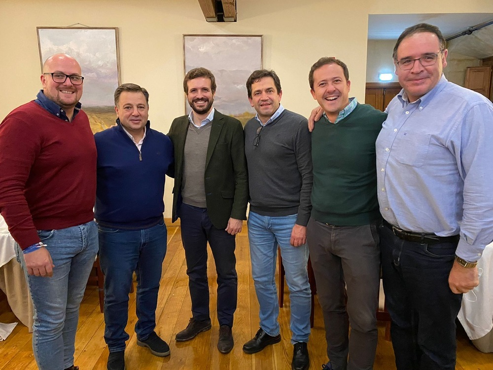 Valverde, con Pablo Casado y los presidentes provinciales del PP de la región.