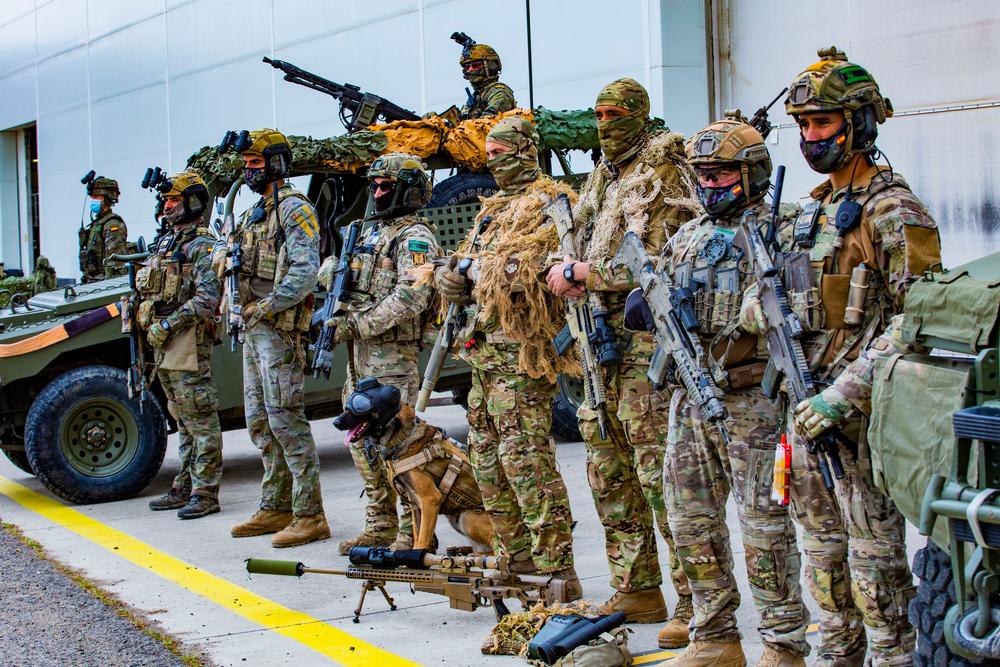 Maniobras militares en la base de helicópteros de almagro, Maniobras militares Martial Resolve, en la base de helicópteros de almagro, con varias unidades, paracaidaistas, boinas veredes, cuerpo especiales etc. ejercito, varios tipos de , helicópteros   / RUEDA VILLAVERDE