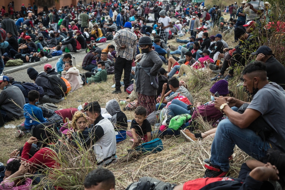 Guatemala detiene y reprende con violencia a caravana migrante hondureña  / ESTEBAN BIBA