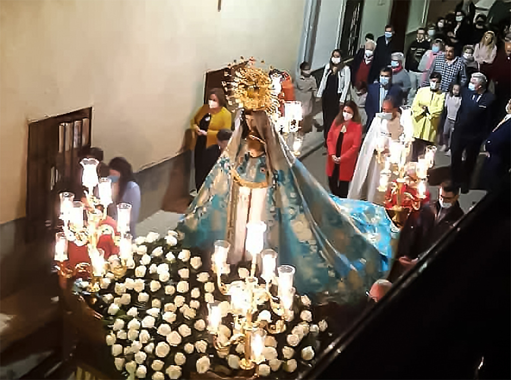 Tirteafuera arropó a la Virgen del Rosario